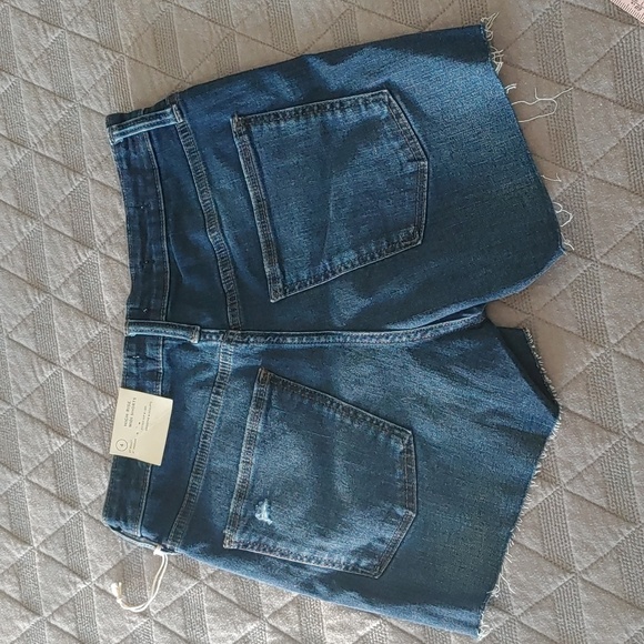 Universal Threads High Rise Midi shorts size 4 - Picture 2 of 11